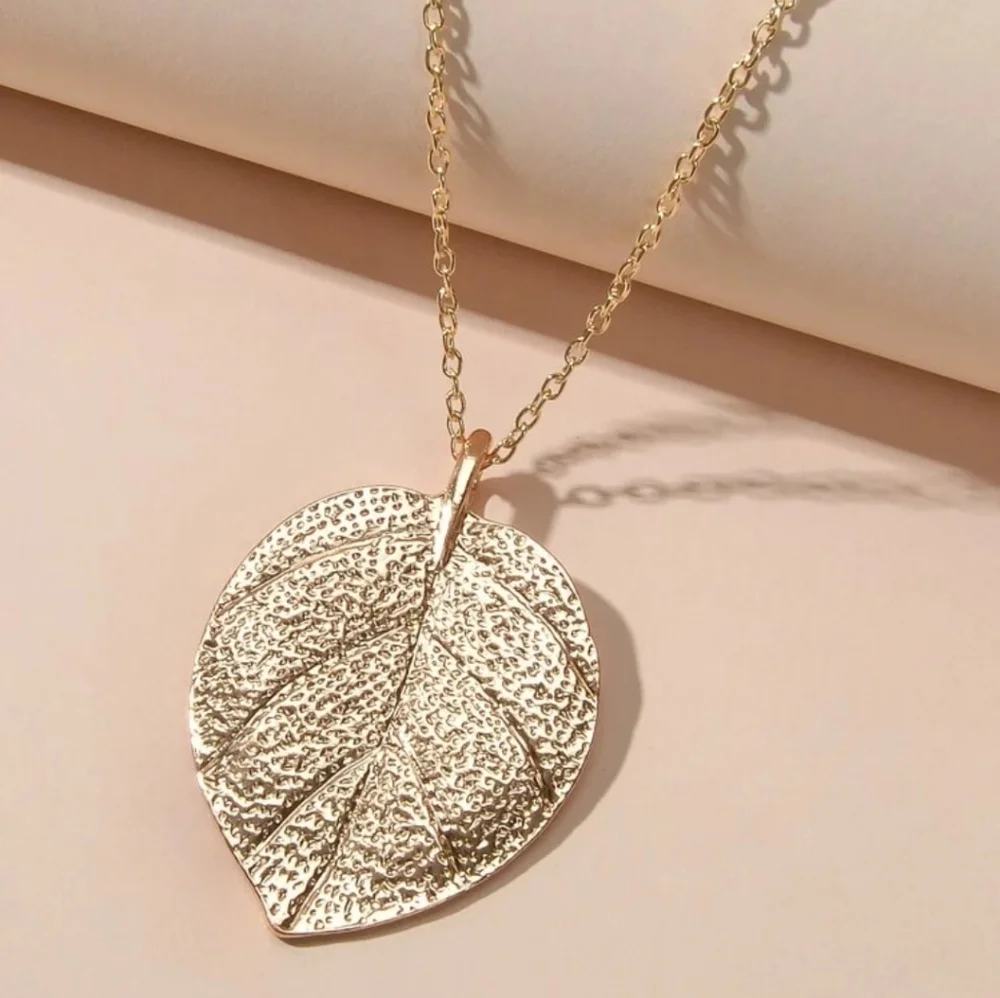 Leaf necklace - Picture 3 of 4